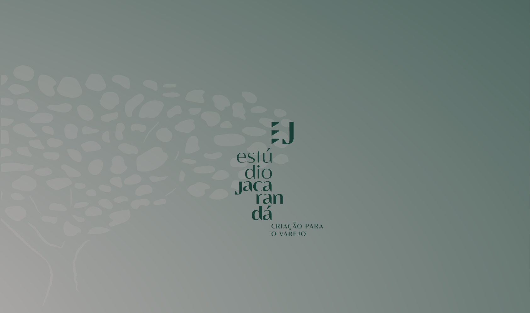 logo da marca estúdio jacarandá, em uma cor verde claro com uma árvore como textura e a tagline "criação para o varejo"